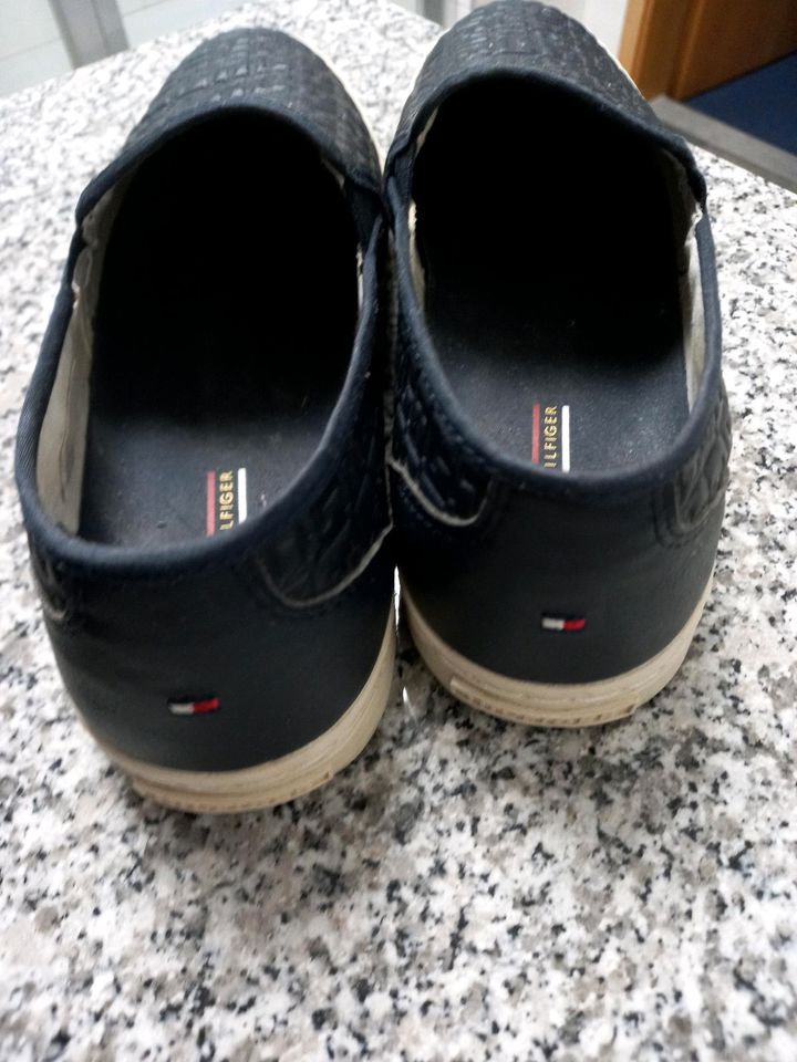 Tommy Hilfiger Slipper schwarz Gr. 40 in Stolzenau