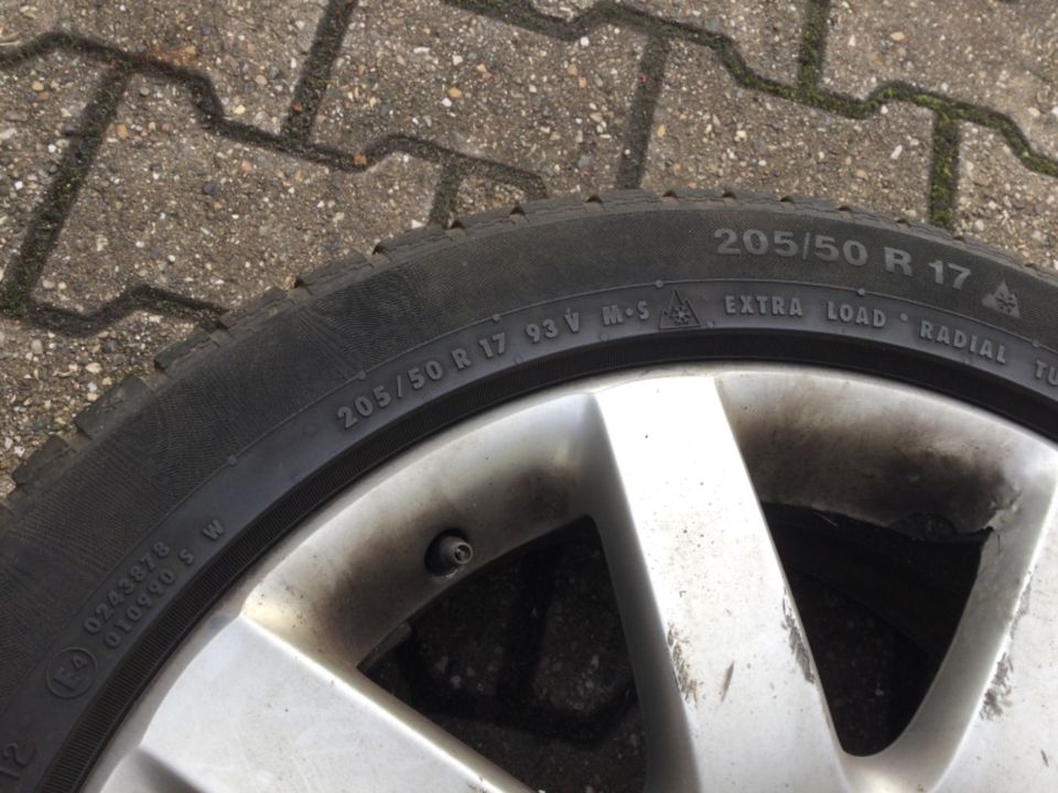 Winterreifen 205/50 R17 auf Alufelgen für VW Touran in Mainz