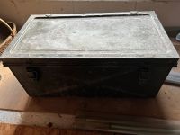 Offiziers Kasten Militär Kiste aus Metall grün WW2? Bayern - Schwanstetten Vorschau