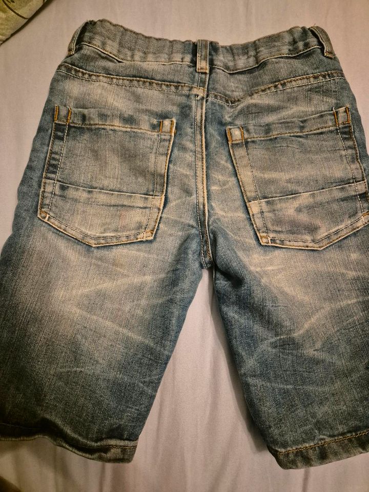 Kurze Hosen Short 134 140 in Berlin