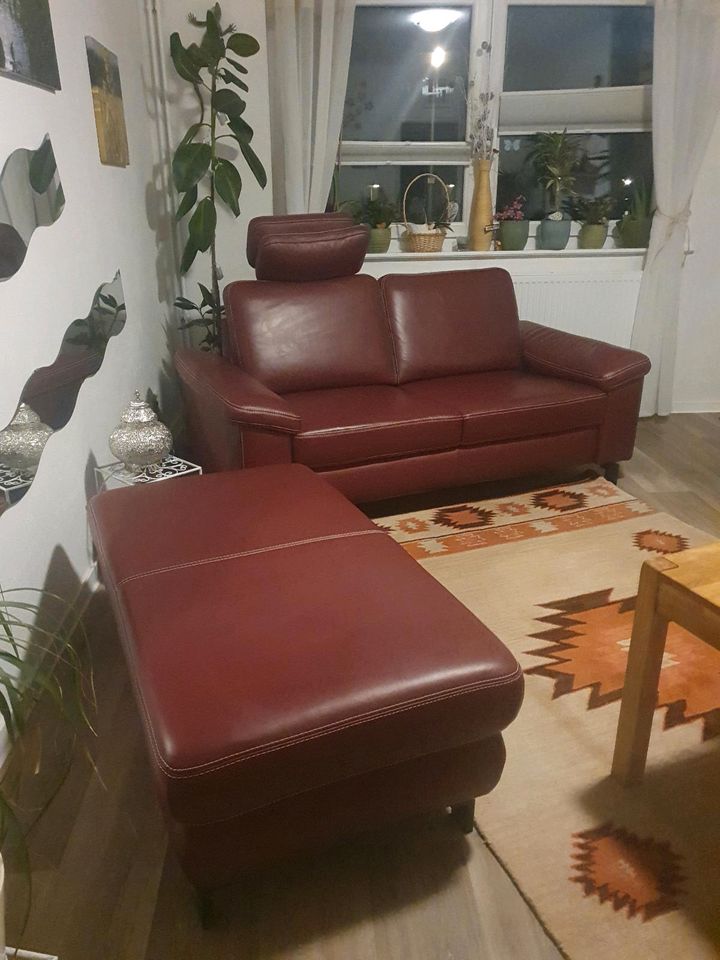 Ledersofa plus Hocker in Braunschweig