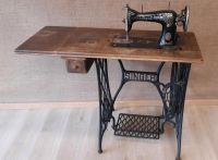 Alte, antike Nähmaschine mit Gestell Bayern - Perlesreut Vorschau