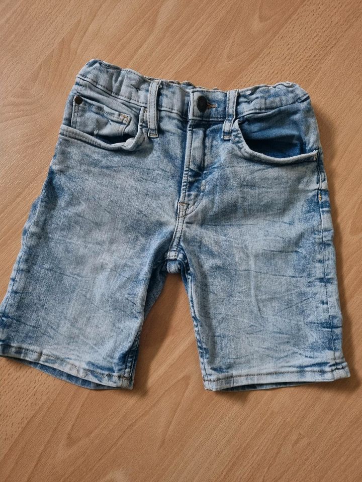 Kurze Jeanshose, Gr. 122 h&m in Essen