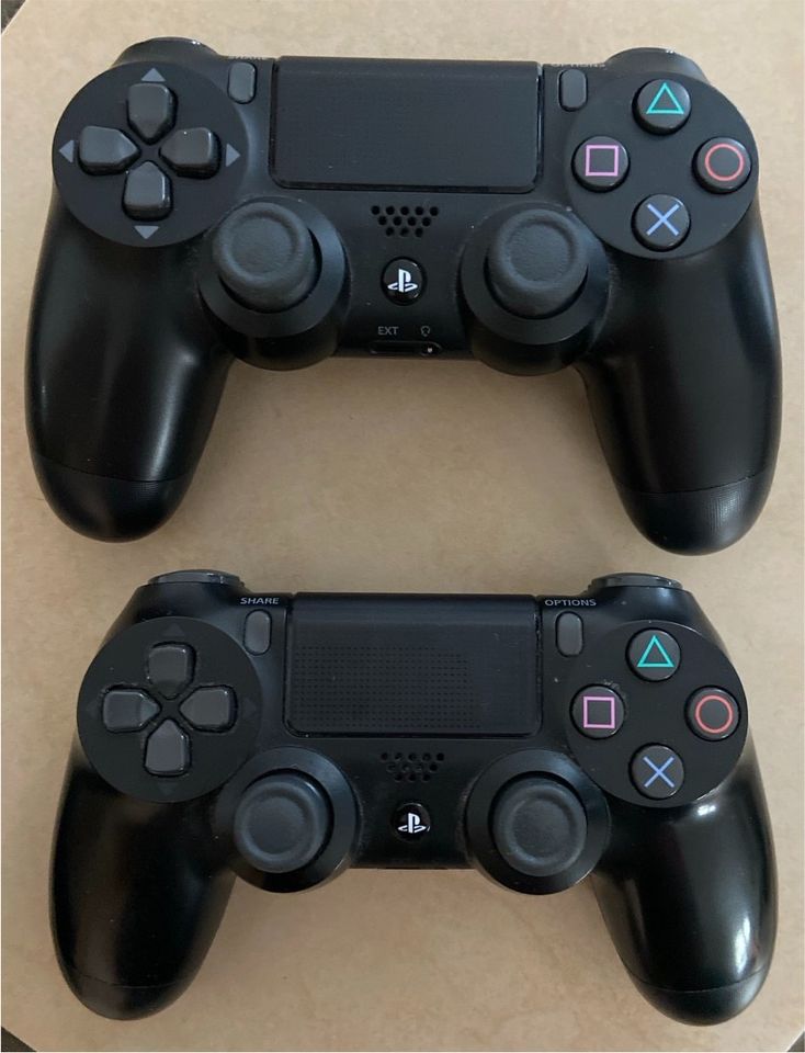 PS 4 PRO incl 2 Controller NEUWERTIG in Minden