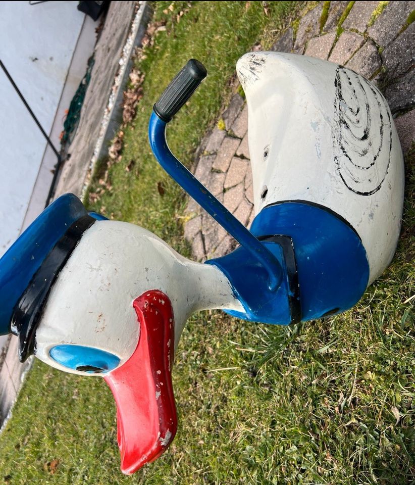 Karussell Figur Donald Duck in Niederbergkirchen