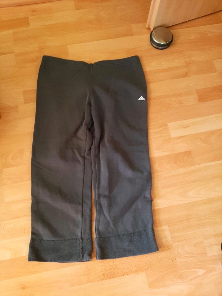 Schöne Damen Adidas Jogginghose Gr.42 in Eiterfeld