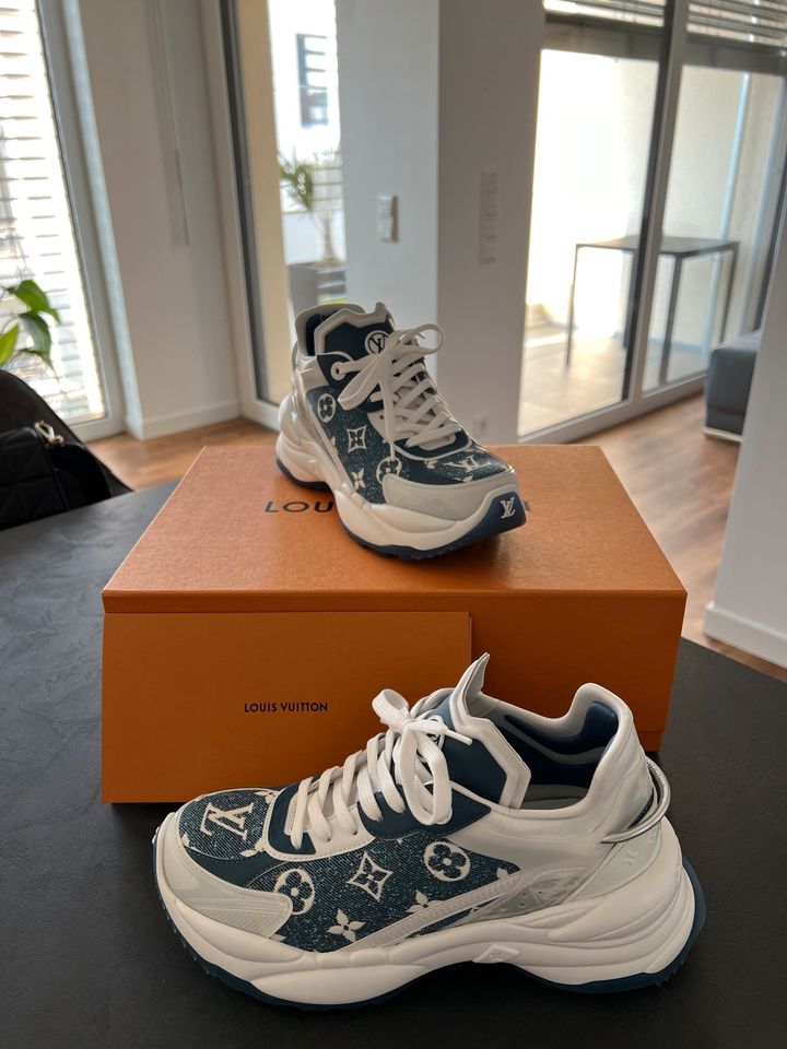 Louis Vuitton Run 55 Sneaker denim blau weiß Damen 37 OVP in Bielefeld