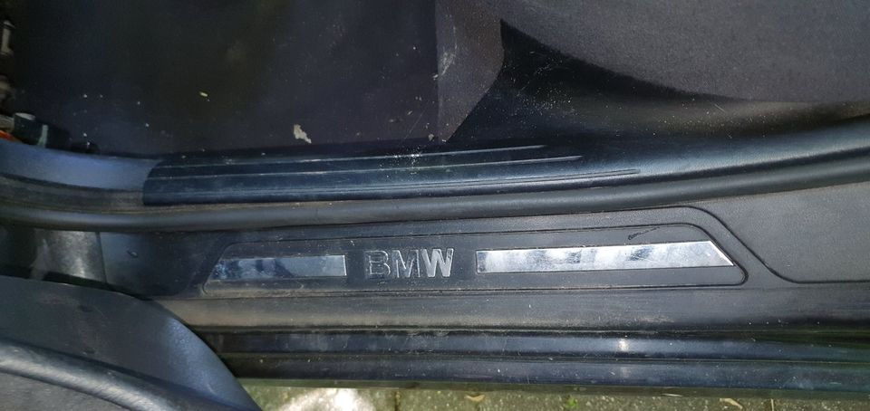 Dichtung Kantenschutz Tür hinten links BMW E39 Touring Riss in Düsseldorf