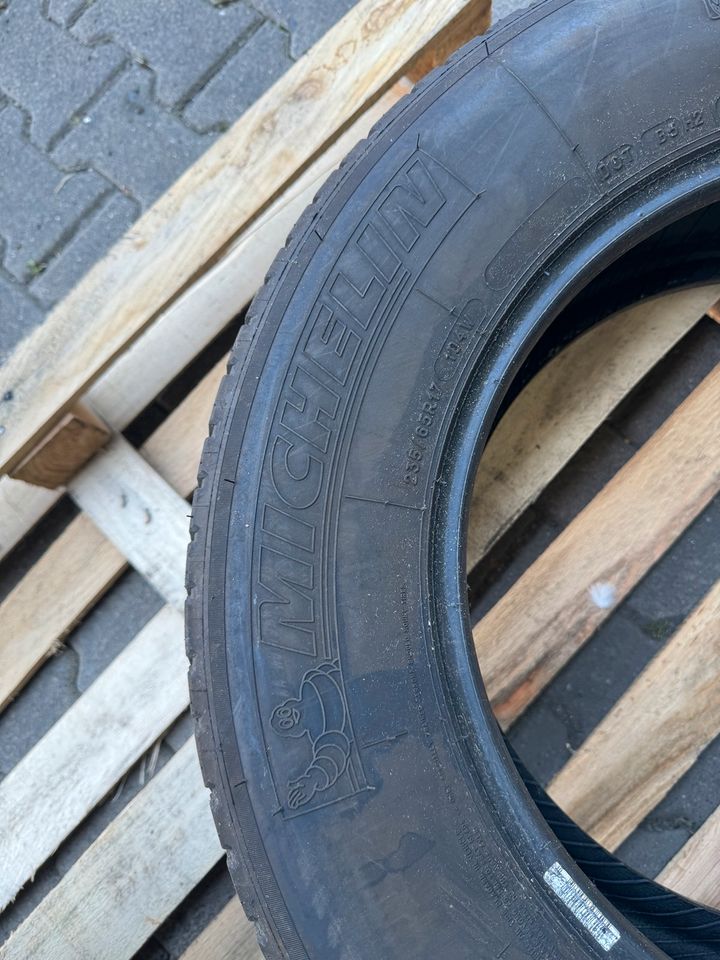 2 Sommerreifen Michelin 235/65R17  104W in Wiesbaden