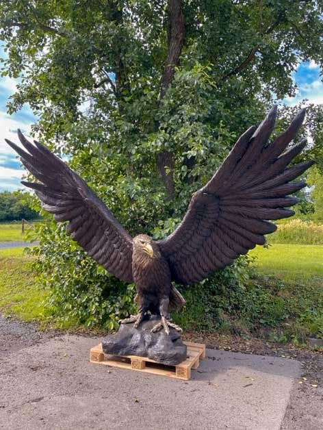 Handgefertigter Bronzeadler – einzigartiges Kunstwerk in Halle