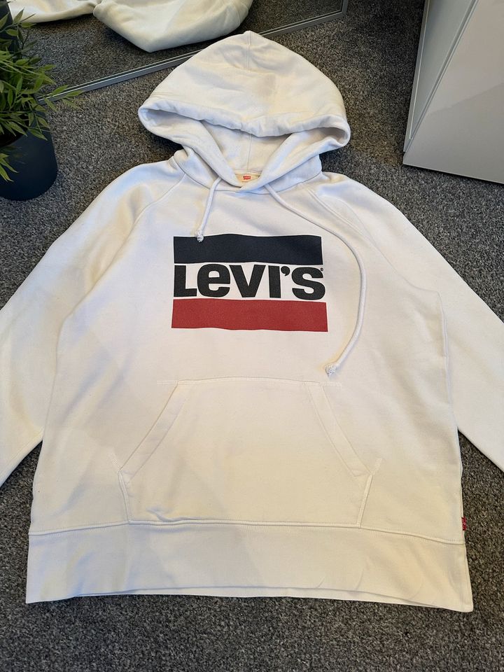 Levi’s Oversice Sweatshirt in Weiß Gr.S in Gifhorn