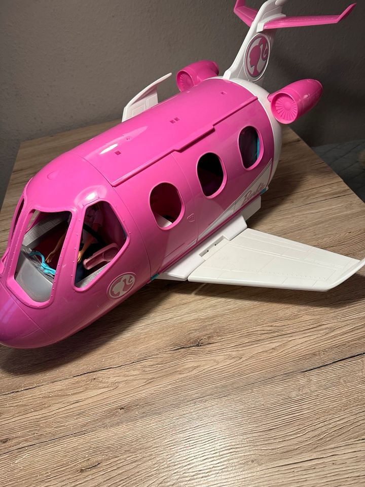 Grosses Barbie Flugzeug mit Pilotin, nur Abholung in Dessau