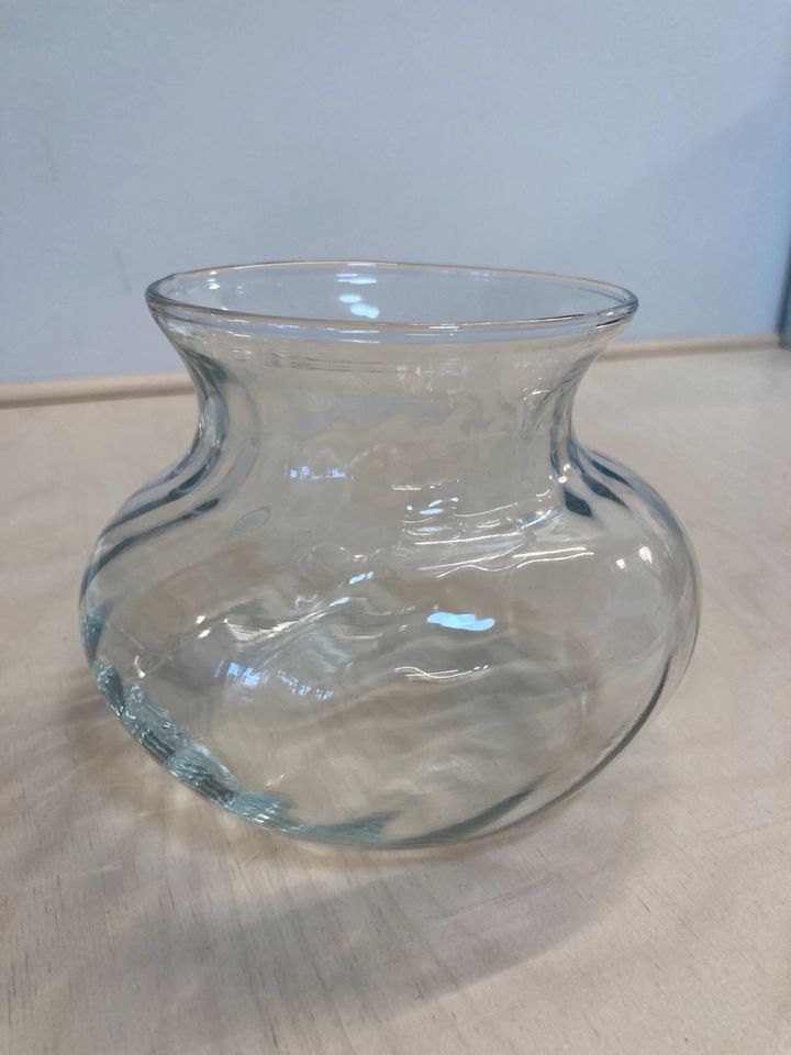 Glas Vase klein gedreht 10,5cm hoch in Hannover