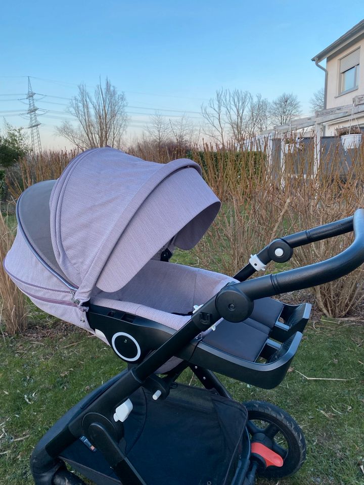 Stokke Trailz Kinderwagen mit viel Zubehör lilac in Mülheim (Ruhr)