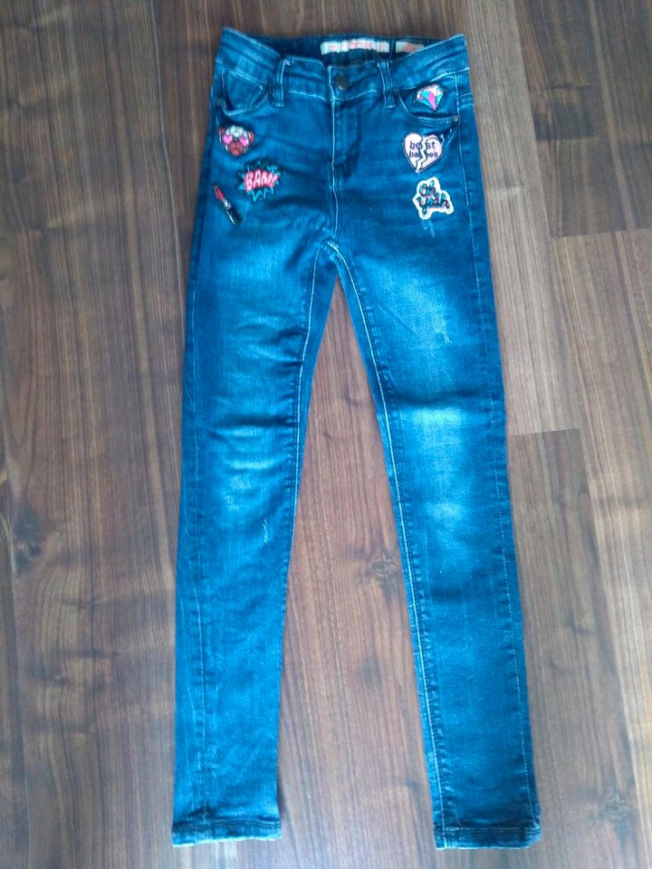 Hosen/Jeans in Gr. 122/128 in Moers