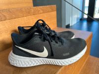 Nike Sportschuh, Gr. 38,5, schwarz Hessen - Steinau an der Straße Vorschau