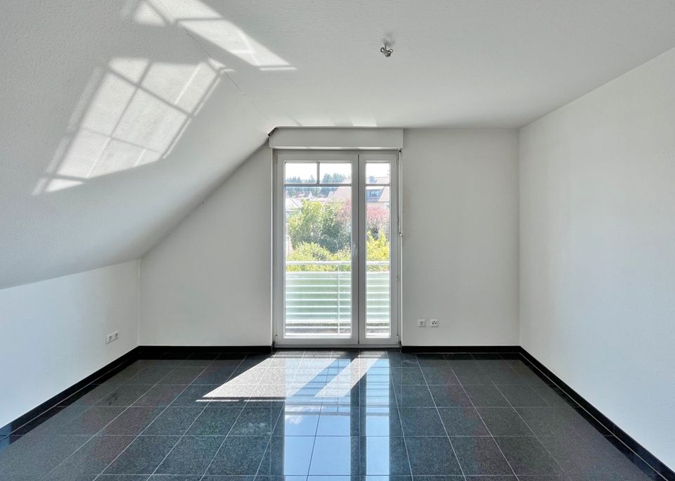 Sonnige, moderne "Gute-Laune"-Maisonette mit Galerie, 3 Balkonen, Garage etc.! Tsst.-Bleidenstadt! in Taunusstein