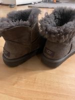 Ugg mini bailey grau mit knopf gr.39 Hessen - Erbach Vorschau