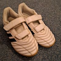 Adidas Hallenschuhe Sportschuhe 30 Niedersachsen - Rötgesbüttel Vorschau