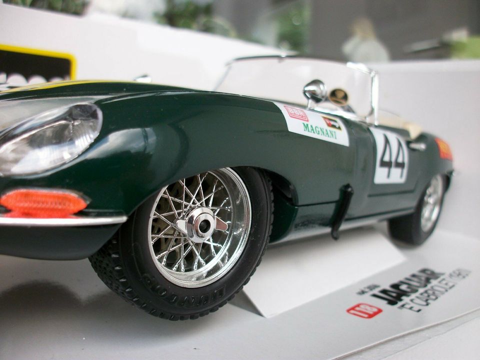 Bburago OVP 1:18 Jaguar "E" Cabriolet Nr.44 in Essen