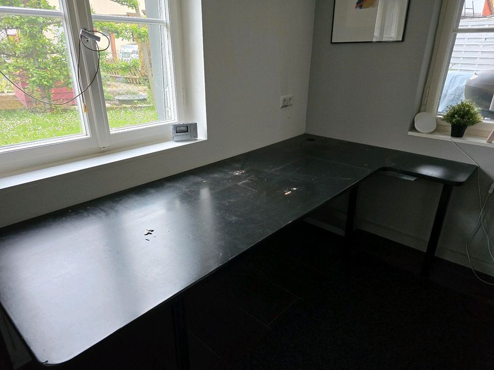 Schwarze Schreibtisch Platte in Freiburg im Breisgau