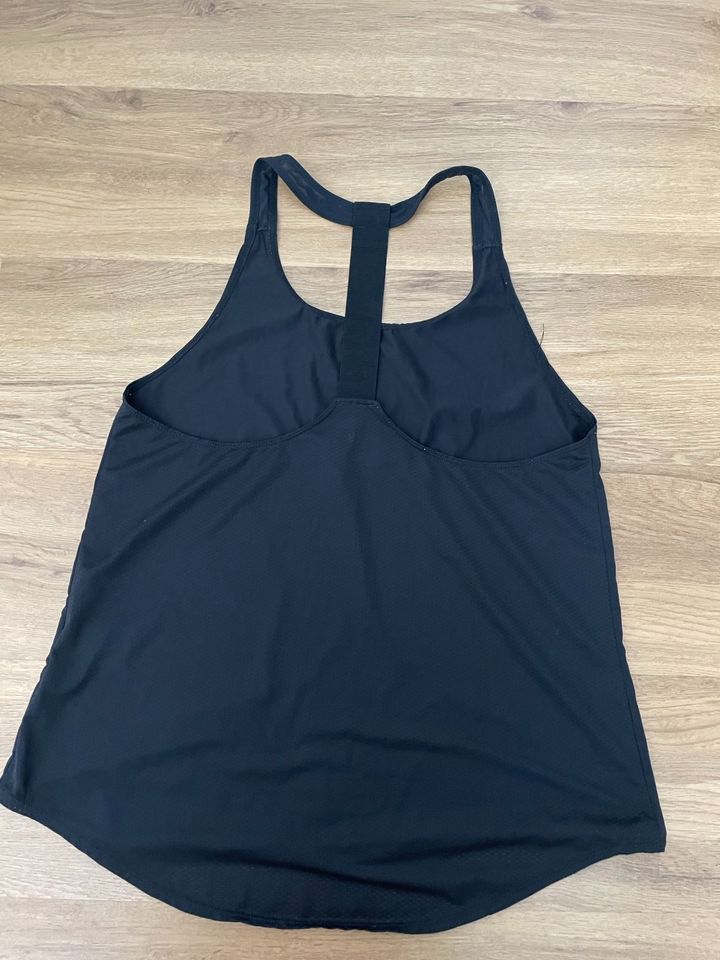 Top H&M Sport schwarz in Lautertal