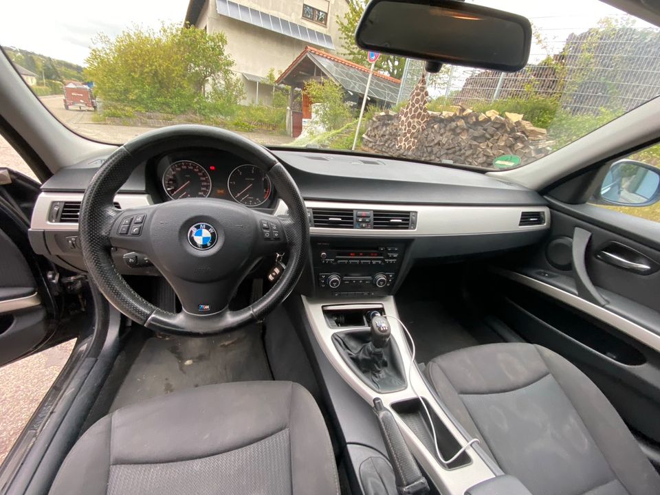 BMW 320d Facelift Motor/Getriebe top, Turbo muss erneuert werden in Sinsheim