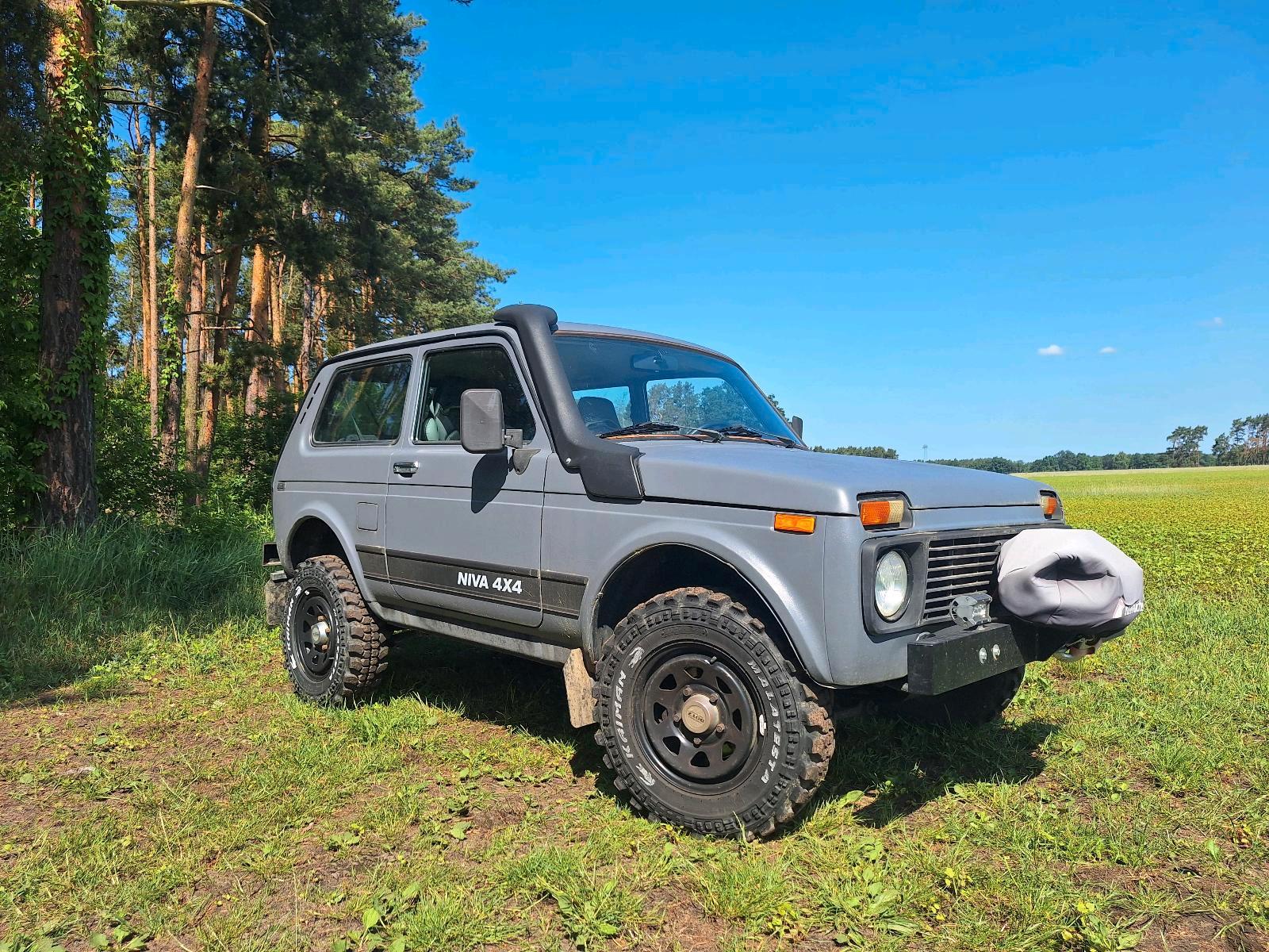 Abbildung des Autos Lada Niva 4x4 in Raptor …