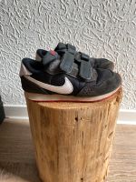 NIKE Kinderschuhe Turnschuhe Sneaker Größe 27 Kinder Nordrhein-Westfalen - Soest Vorschau