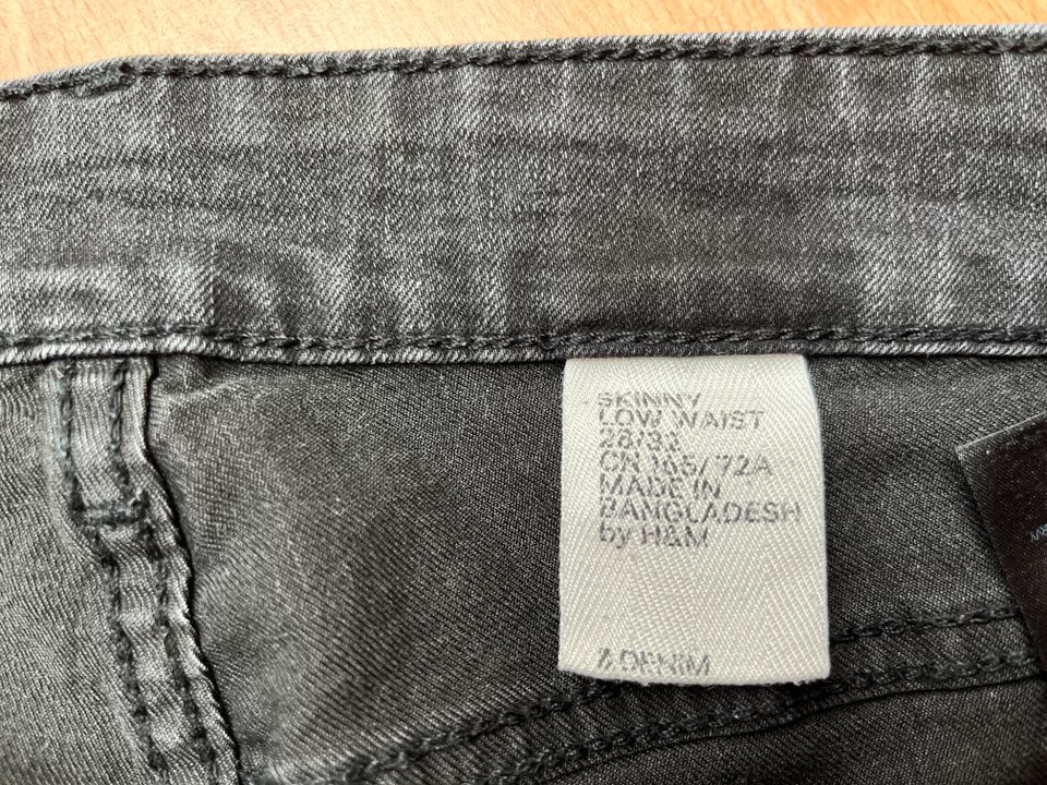 Skinny low waist jeans H&M in München