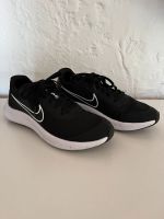 Nike Starrunner Sneaker Turnschuhe Laufschuhe schwarz Gr. 38,5 Bayern - Stegaurach Vorschau