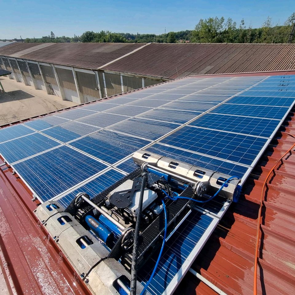 Reinigung von Photovoltaik - Solarmodulen in Neuruppin