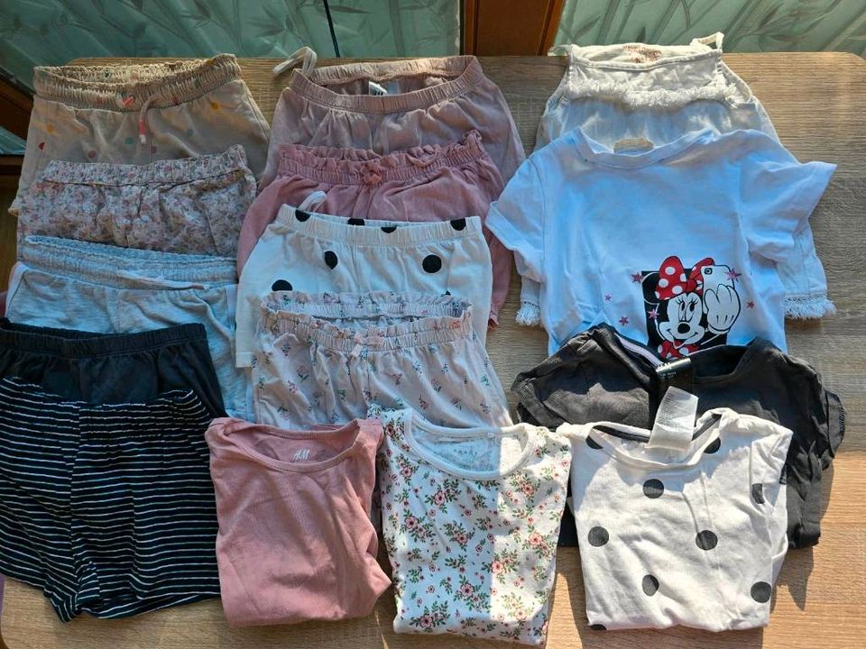 Kindershorts & T-Shirts Mädchen *neu* in Zwickau