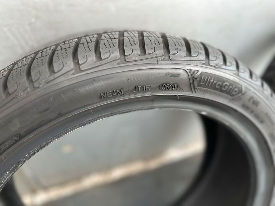 4x lose 215/45R18 93V XL Goodyear Ultra Grip Performance + in Sindelfingen