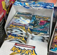 [Suche] Silberne Sturmwinde Sealed Displays Pokémon TCG Karten Nordrhein-Westfalen - Paderborn Vorschau