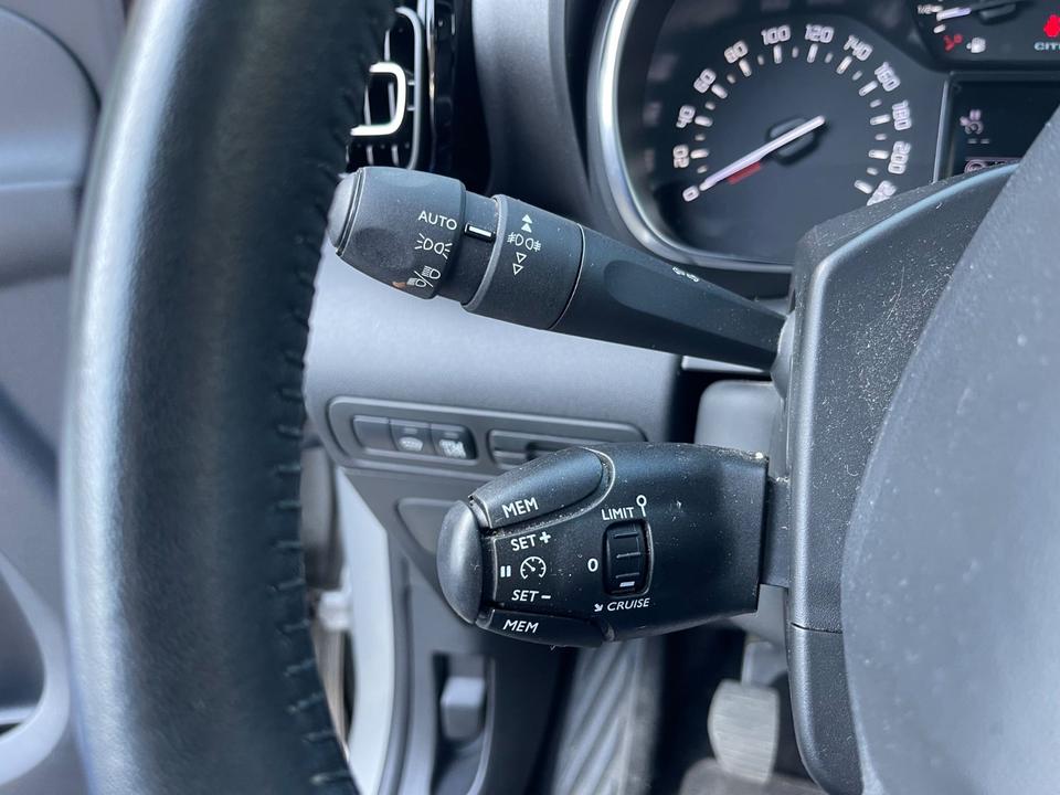 Citroën C3 Aircross Shine 1.2 Klima Navi Panorama 8x Alu in Lüdenscheid