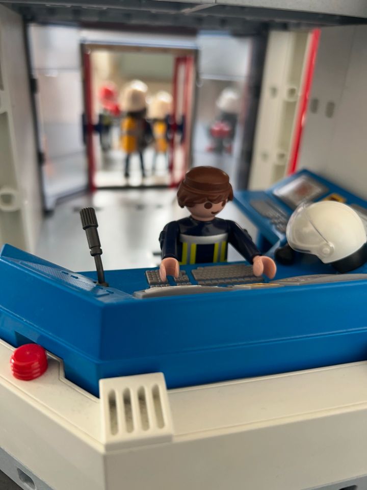 Playmobil Feuerwehrstation Feuerwache Feuerwehr Leiterwagen in Rietberg