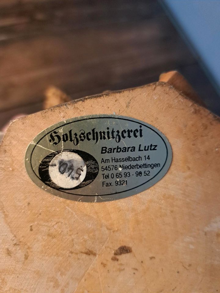 Wunderschöne handgeschnitzte Holzfigur Bäuerin Magd in Langenfeld