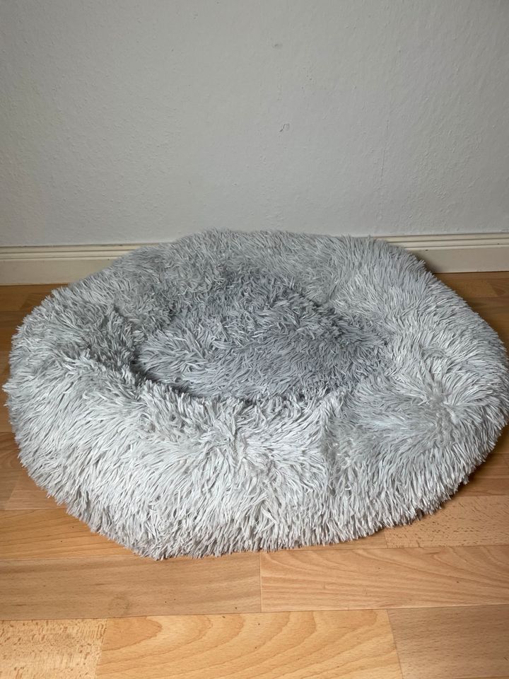 Hundebett Katzenbett Haustierbett Kuschelbett Hundekorb NEU in Soltau