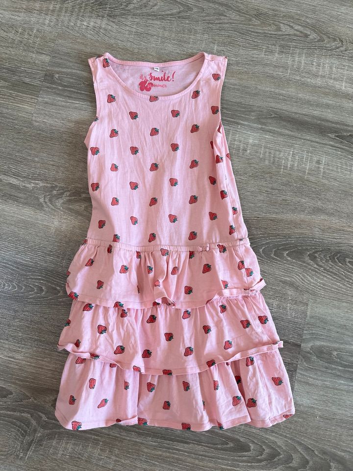 ★ Kleid Gr. 128, Mädchen, Erdbeeren, Stufenkleid, Sommerkleid in Bremen