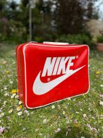 ✨Rarität - Vintage Nike Koffer in Rot✨ Frankfurt am Main - Bergen-Enkheim Vorschau