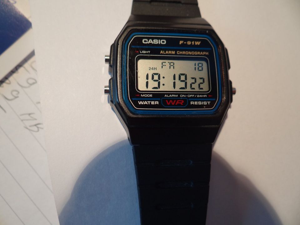Armbanduhr "Casio F 91 W-1 YEG schwarz in Wiesbaden