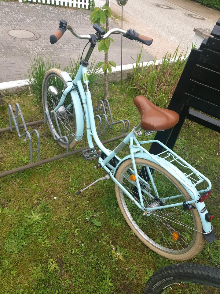 Mädchen Fahrrad in Kiel