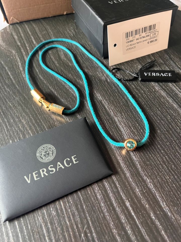 Versace Halskette mit Medusa Kopf in Berlin