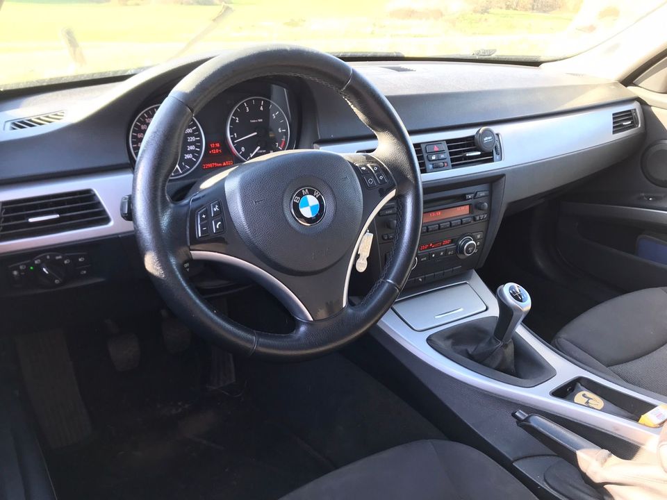 BMW 320i touring, TÜV/AU neu, Kette/Spanner erneuert in Burgwald