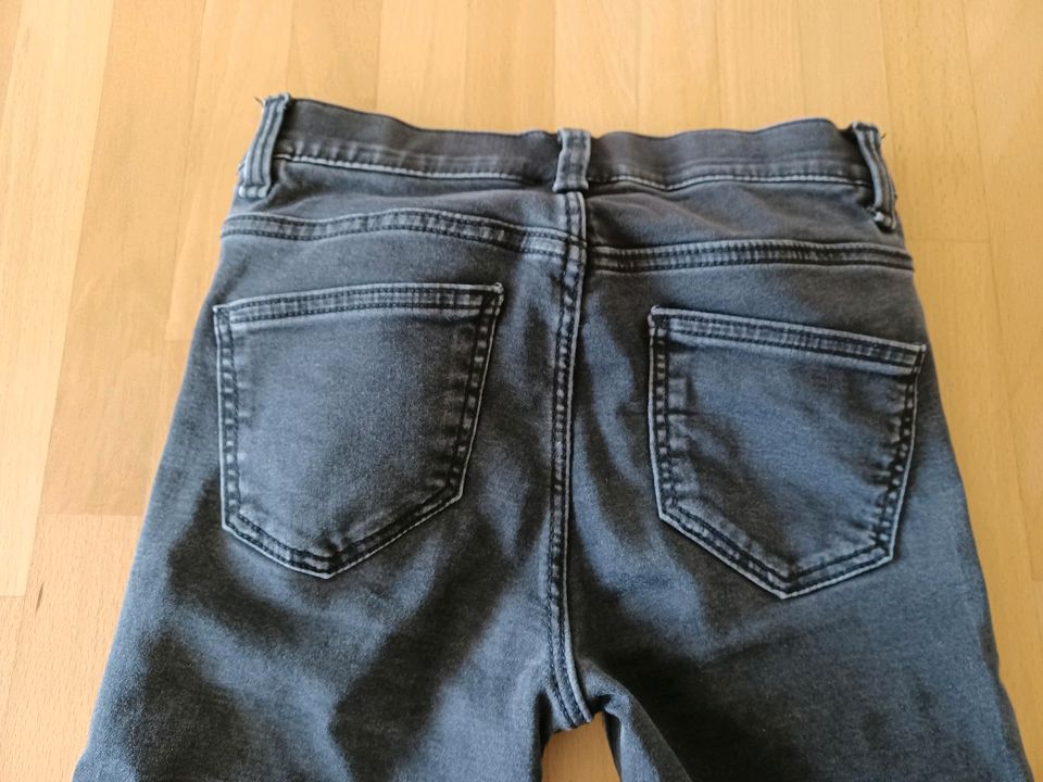 Capri 3/4 Jeans Stretchjeans C&A Gr.140 schwarz in Untergriesbach