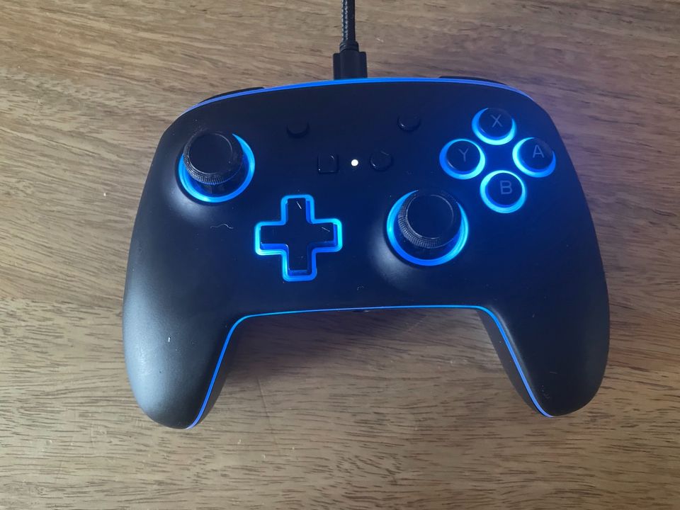 Nintendo Pro Controller LEDs wired in Jestetten