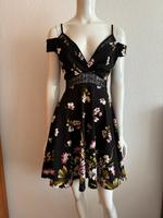 Guess Kleid mit Blumen und Spitze Minikleid Sommerkleid Essen-Borbeck - Dellwig Vorschau