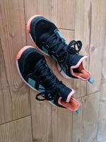 adidas Hallenturnschuhe, 36 1/3 Nordrhein-Westfalen - Schwerte Vorschau