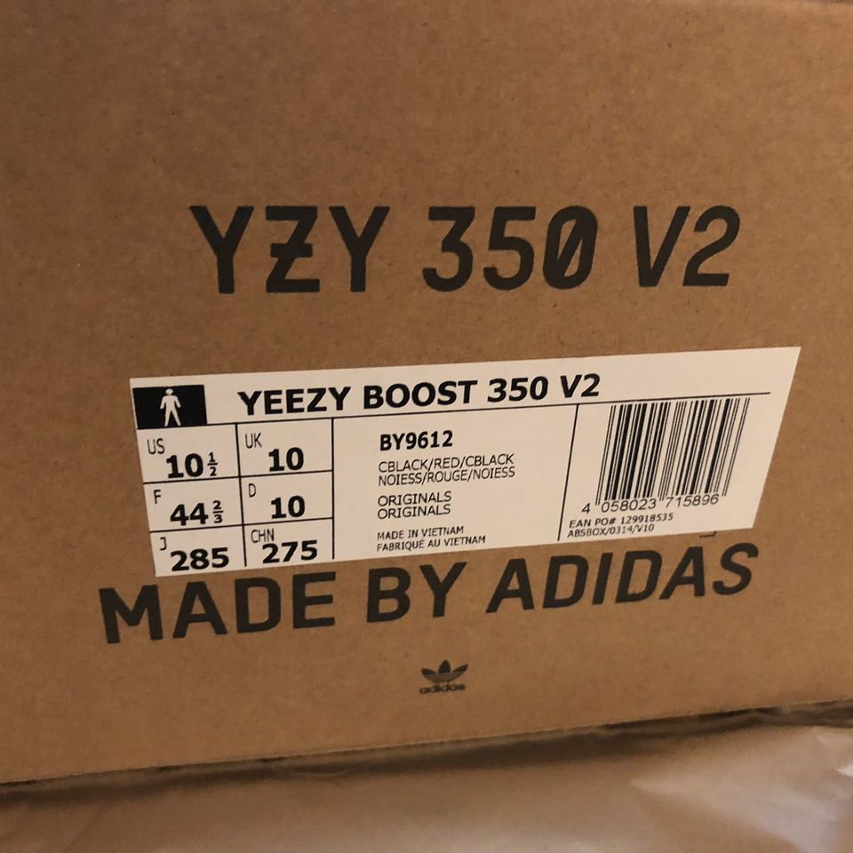 Adidas Yeezy 350 v2 Core Red in Berlin